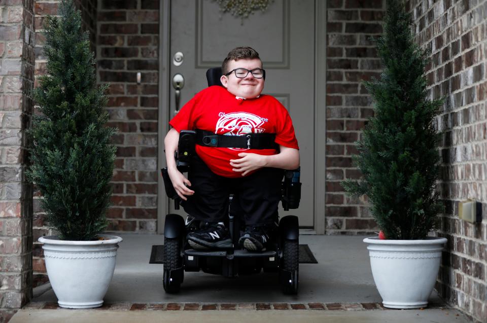 Glendale High School senior Collin Langston set a goal his freshman year, to walk at graduation. And after relying on a wheelchair his entire life he is going to accomplish that goal.