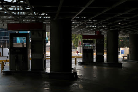 A closed petrol station is pictured during a blackout in Caracas, Venezuela March 27, 2019. REUTERS/Ivan Alvarado