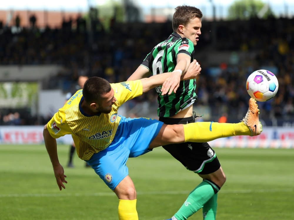 Intensives Derby zwischen Braunschweig und Hannover (IMAGO/Darius Simka)