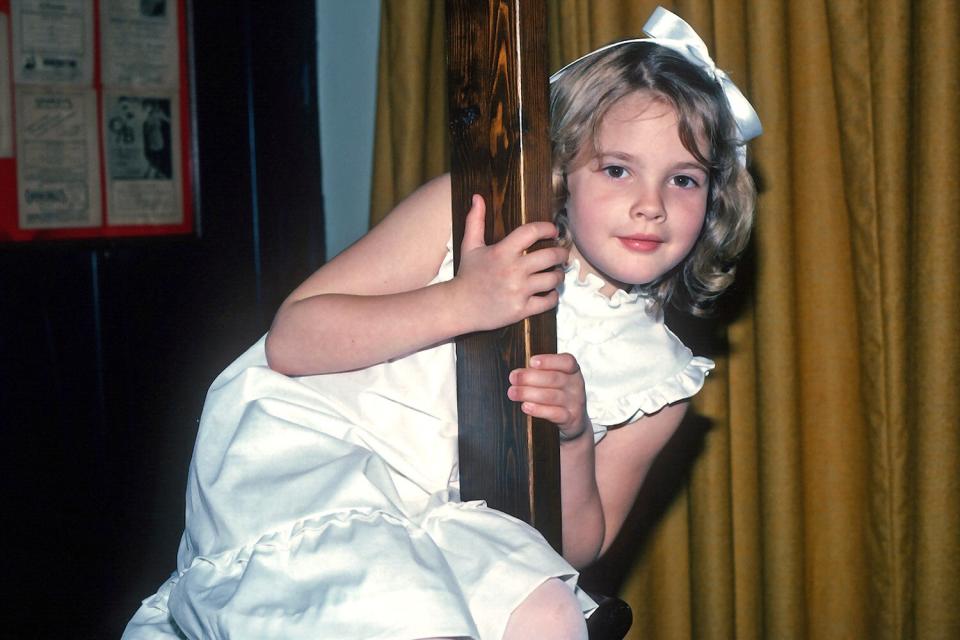 NEW YORK, NY - JUNE 8: 'ET' star Drew Barrymore poses for a photograph June 8, 1982 in New York City. (Photo by Yvonne Hemsey/Getty Images)