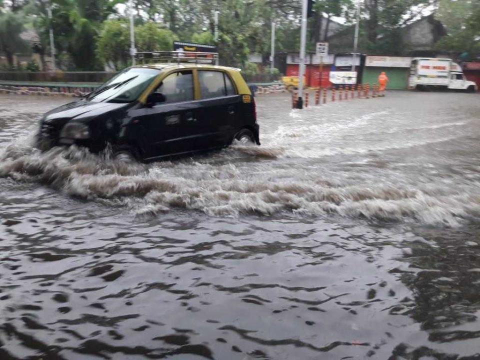 Mumbai rains. Photo courtesy: Yahoo stringer