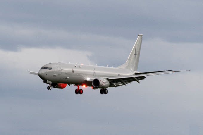 波音公司近期宣布， P-8 「海神」海上巡邏機與 LRASM 遠程反艦導彈的整合已經接近尾聲，預計今年夏季完成。在整合測試完成後，一架 P-8 最多將可攜帶 4 枚 LRASM 導彈。同時，波音公司也計畫升級 P-8 的性能，並研發可安裝在下方的多用途吊艙。   圖：翻攝自 日本防衛省．自衛隊 官方網站