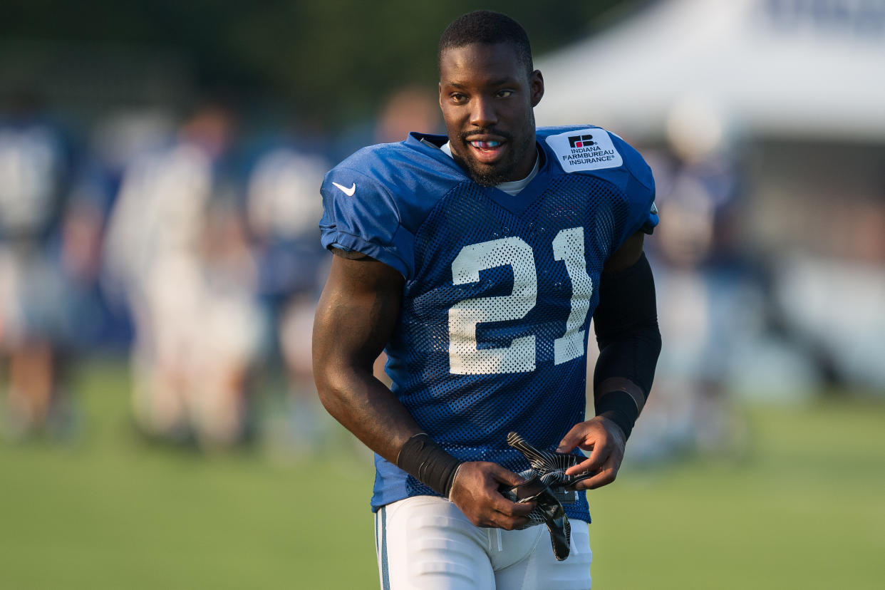 INDIANAPOLIS, IN - AUGUST 03: Indianapolis Colts cornerback Vontae Davis (21) warms up before the Indianapolis Colts training camp on August 3, 2017 at Lucas Oil Stadium in Indianapolis, IN. (Photo by Zach Bolinger/Icon Sportswire via Getty Images)