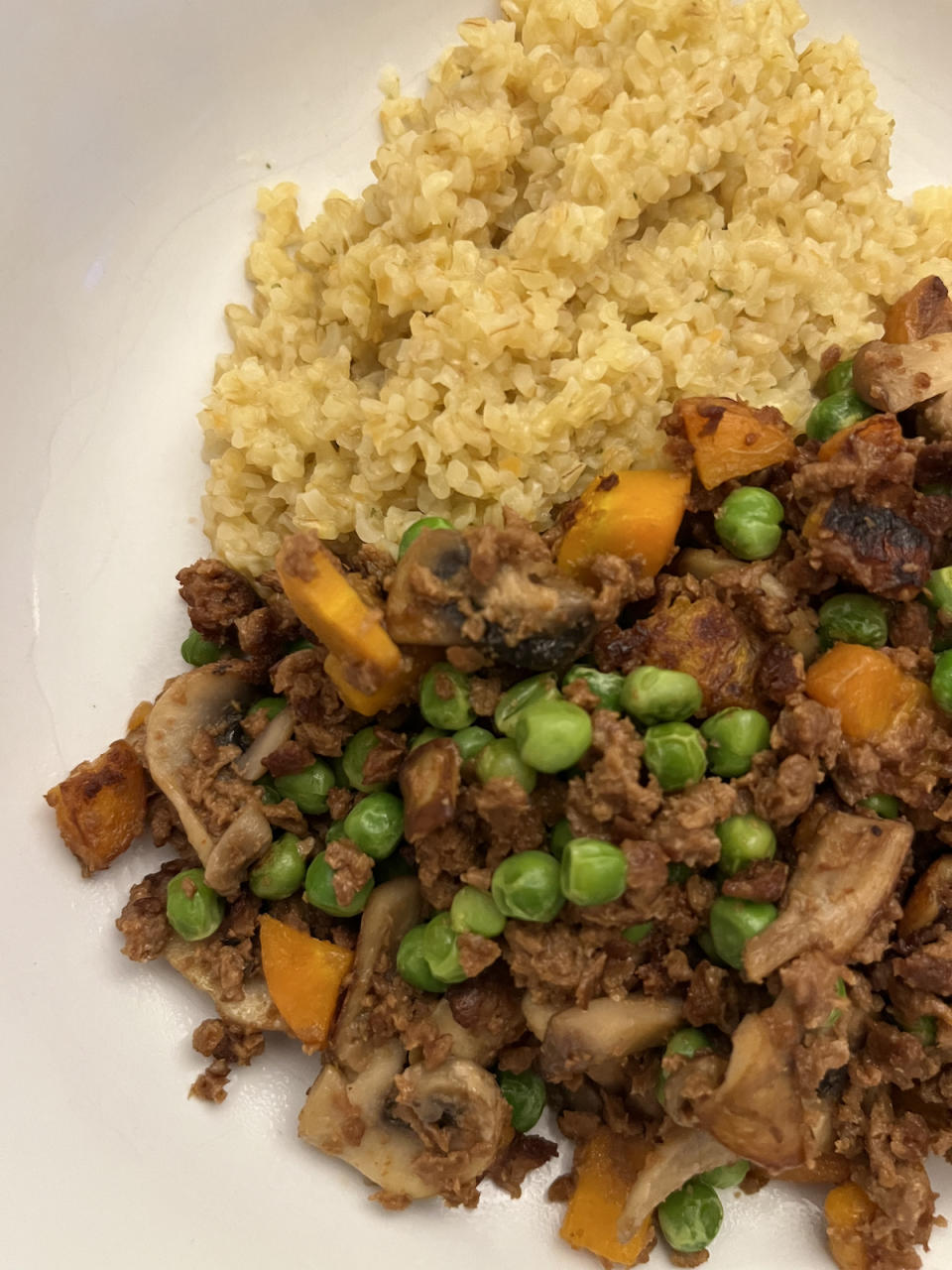 Adding a dollop of butter and using good vegetable stock is the key to the perfect microwaved bulgur. 