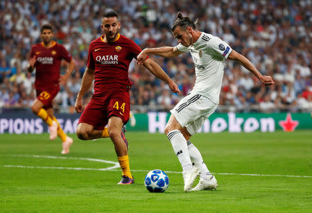 Foto del miércoles del delantero del Real Madrid Gareth Bale marcando el segundo gol de su equipo ante la Roma. Sep 19, 2018 REUTERS/Juan Medina
