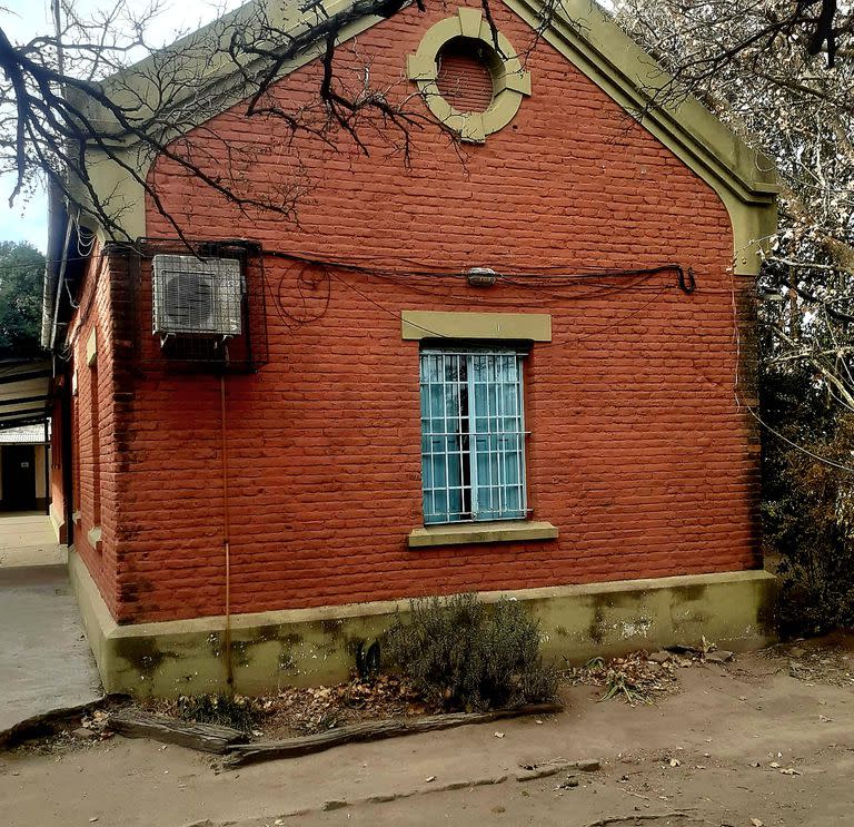 La casa de Malena, Córdoba, hoy: solo ha sumado el aire acondicionado para marcar el paso del tiempo