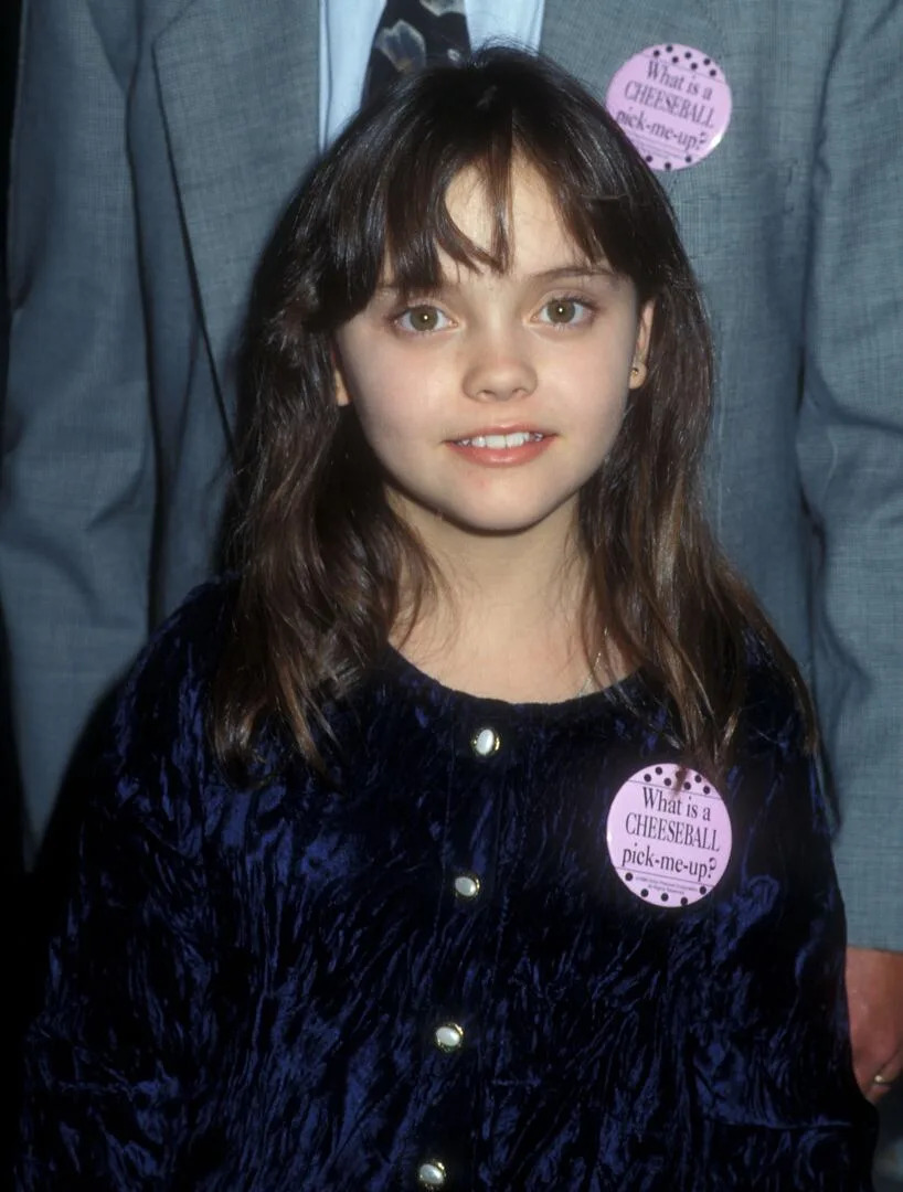 Christina Ricci, durante su niñez, en la premiere de Mi madre es una sirena