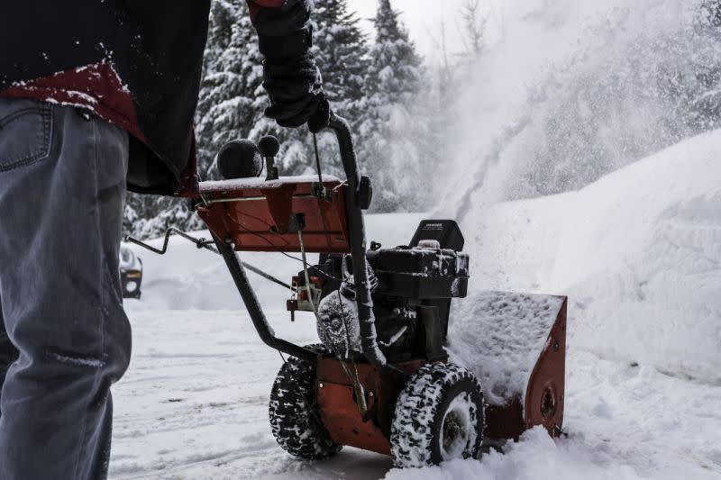 Les parents “chasse-neige” sont les nouveaux parents protecteurs à surveiller [Photo: Getty]