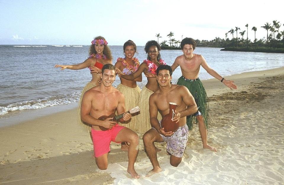 The Bayside gang chillin' on the beach