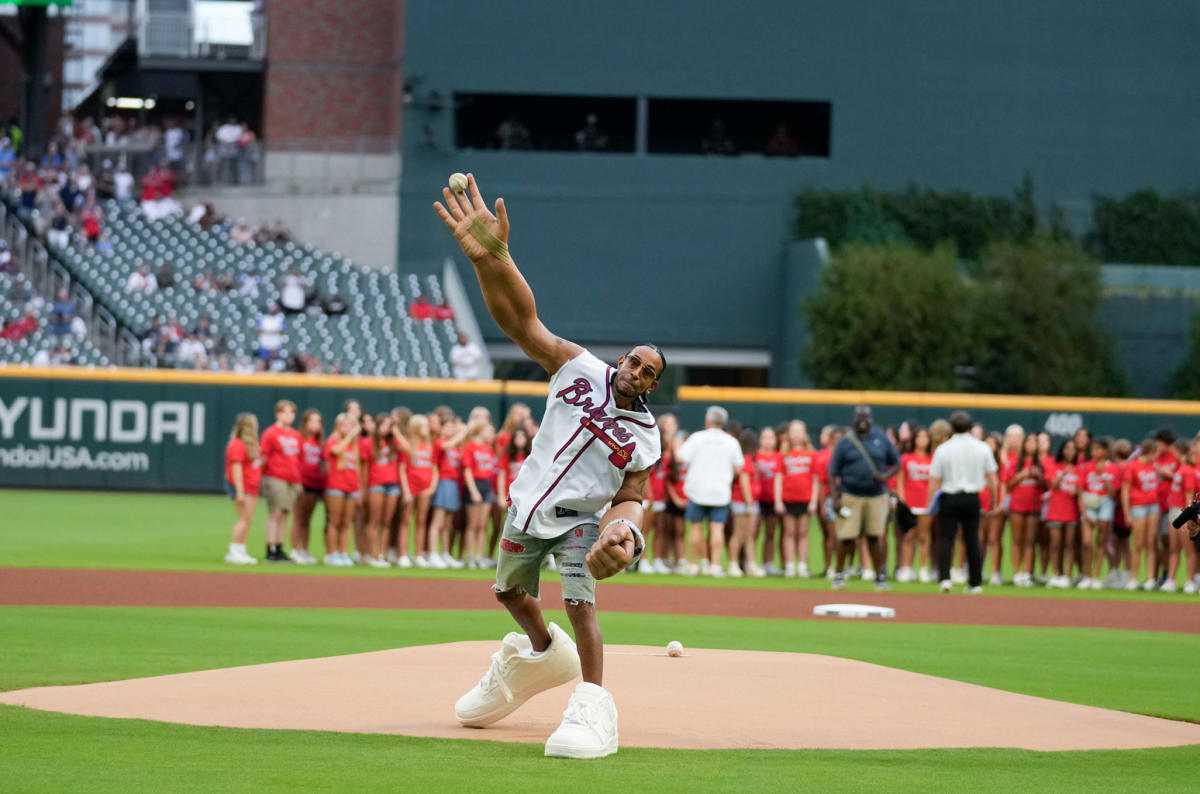 Attention! Ludacris pulls out his bulging “Get Back” video arms at the first pitch at the Atlanta Braves game