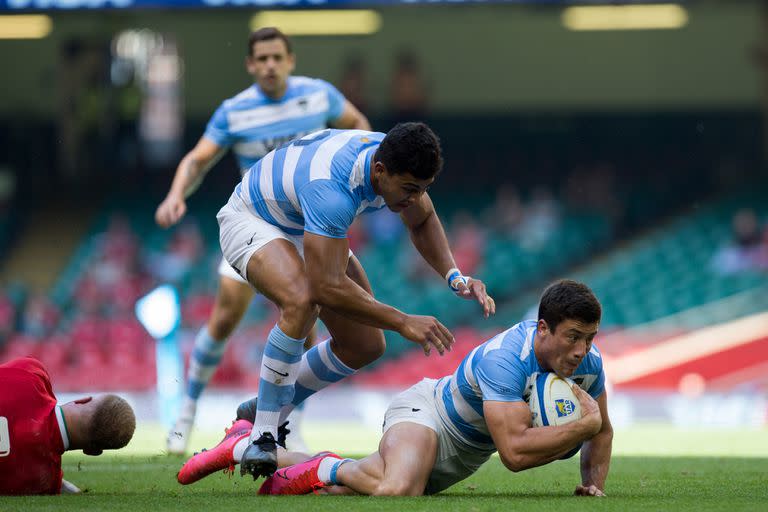 Bautista Delguy, en acción en Cardiff. Buen triunfo de los Pumas.