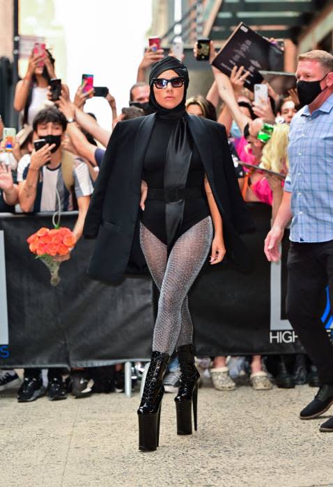 lady-gaga-black-boots