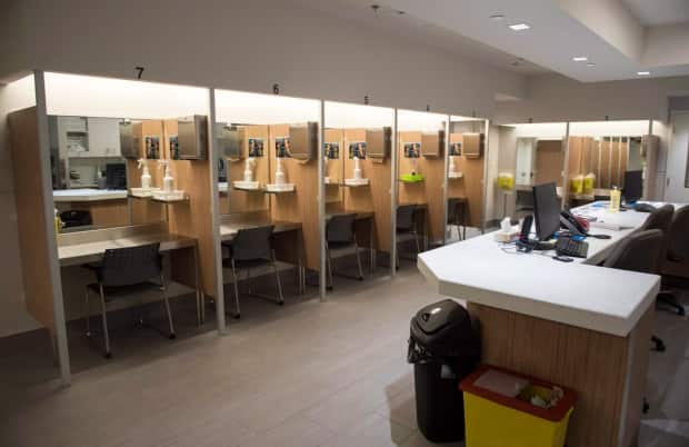 At safe injection sites, like this one in Montreal, staff are there to save intravenous drug users from potentially fatal overdoses. The group behind this legal challenges argues that drug users are staying home due to the curfew, and putting their lives at risk. (Paul Chiasson/The Canadian Press - image credit)