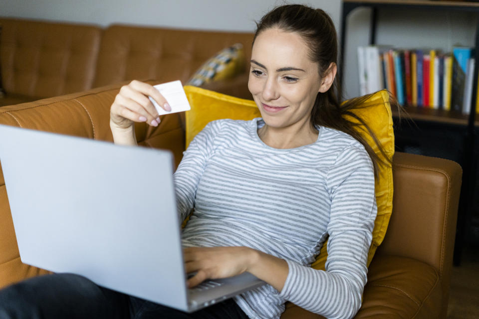 Bevor Rakuten.de den Online-Shop schließt, solltest du unbedingt noch auf Schnäppchenjagd gehen! (Bild: Getty Images)