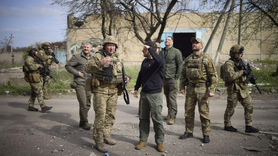 In this photo provided by the Ukrainian Presidential Press Office, Ukrainian president Volodymyr Zelenskyy talks with a commander at a position in Avdiivka, Donetsk region, Ukraine, Tuesday, April 18, 2023. (Ukrainian Presidential Press Office via AP)