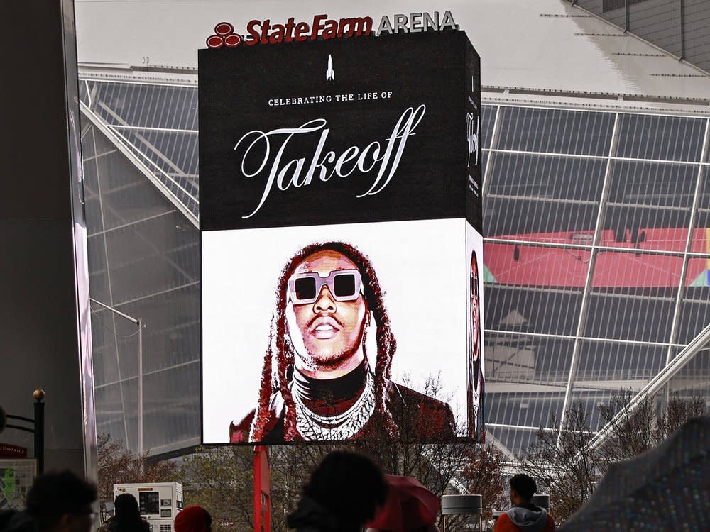 Ein riesiges Bild von Takeoff erstrahlt vor der State Farm Arena in Atlanta. (Bild: imago/ZUMA Wire)