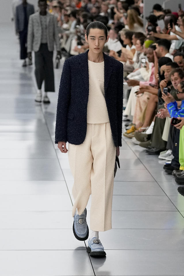 Dior's Kim Jones Celebrates 5 Years As Designer In Gender-Fluid Paris Men's  Show