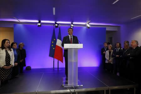 Francois Fillon, member of Les Republicains political party and 2017 presidential candidate of the French centre-right, presents his New Year wishes at a news conference at his campaign headquarters in Paris, France, January 10, 2017. REUTERS/Philippe Wojazer