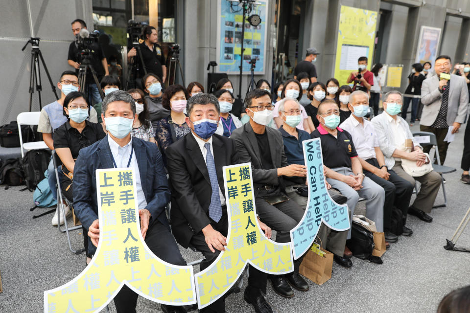 2020臺灣國際人權影展開幕(首排左起文化部長李永得、衛生福利部長陳時中、國家人權博物館館長陳俊宏) 