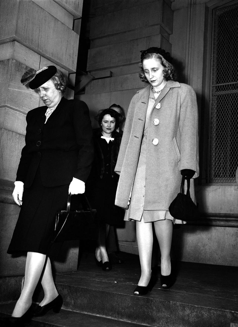 Margaret, daughter of Harry Truman, heads to her father’s inauguration in an elegant three-button coat and pillbox hat.