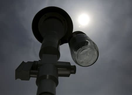 A device for collecting samples of Beijing's air is seen at the rooftop of the air quality forecast and warning center in Beijing, China, May 21, 2015. REUTERS/Kim Kyung-Hoon