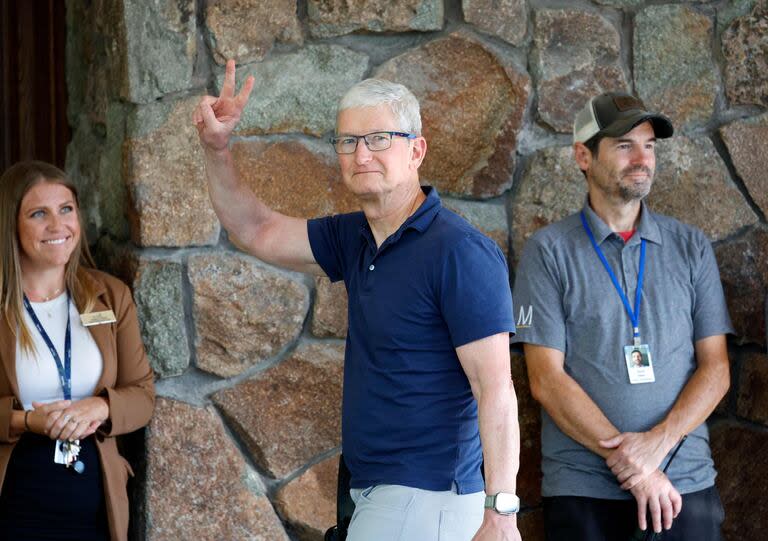 Tim Cook, consejero delegado de Apple, llega a la Conferencia Allen & Company Sun Valley el 9 de julio de 2024 en Sun Valley, Idaho.