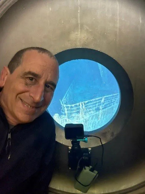 Mike Reiss and his wife took a trip to the Titanic on the submersible 