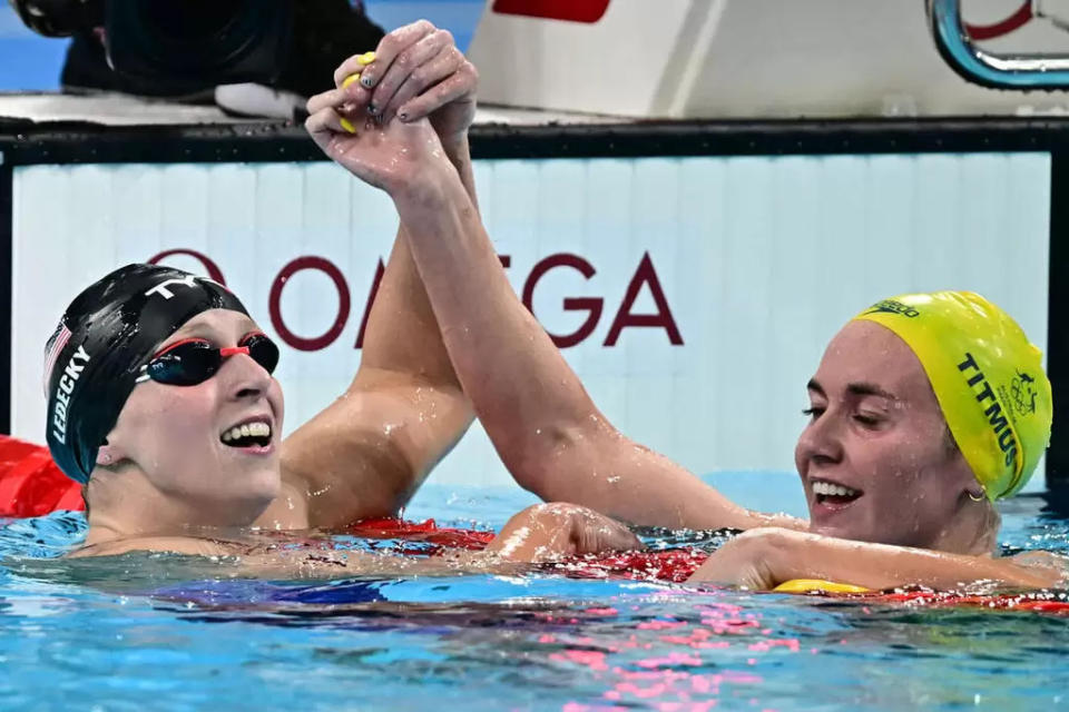 美國泳后萊德基（Katie Ledecky，左）奪得職業生涯第九面奧運金牌。法新社