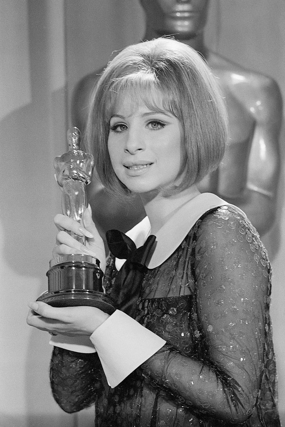 1969: Barbra Streisand's Mod Pouf