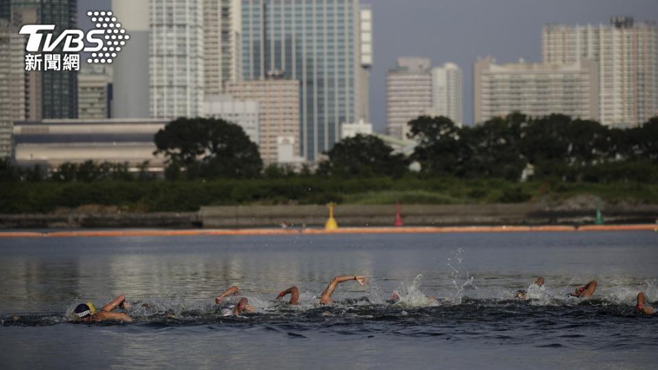 馬拉松游泳比賽都在公開水域舉行，主辦單位要有嚴密的安全措施。（圖／達志影像美聯社）