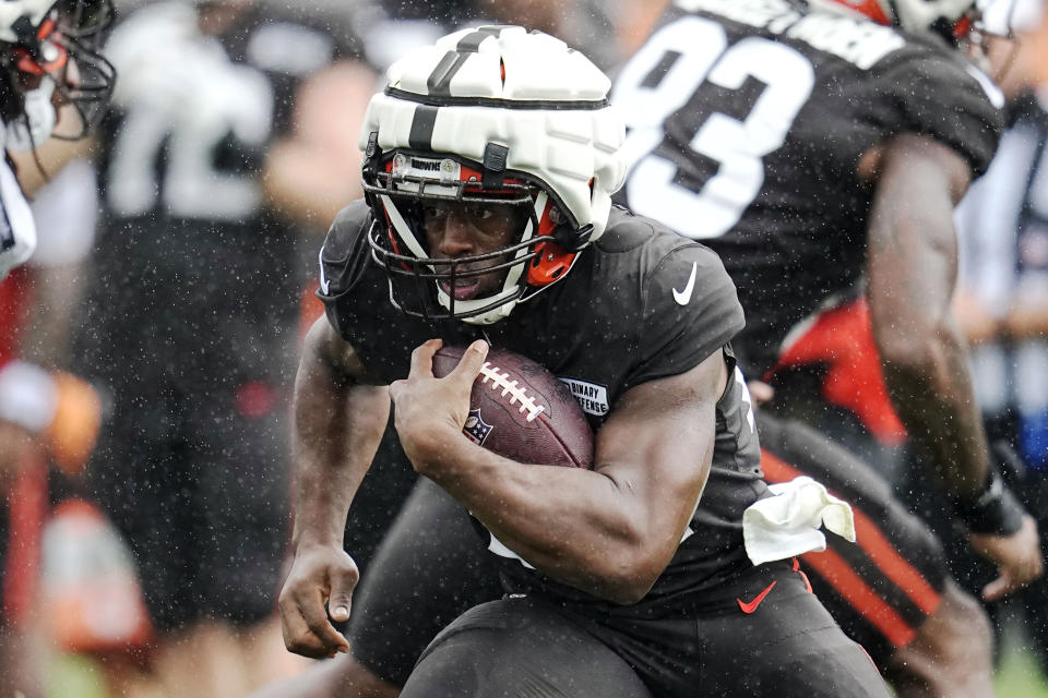 Cleveland Browns running back Nick Chubb carries during an NFL football camp in the rain Monday, Aug. 7, 2023, in Berea, Ohio. (AP Photo/Sue Ogrocki)