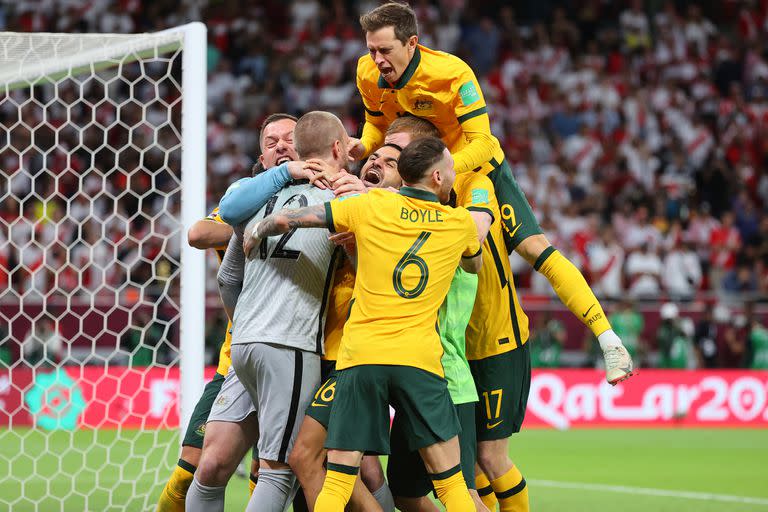 El festejo de los Socceroos: Australia vuelve a estar en una Copa del Mundo, a expensas de un rival sudamericano