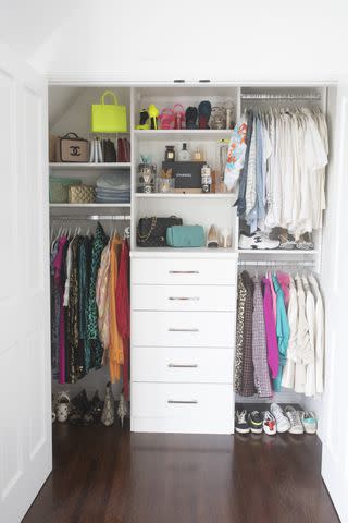 BIG DESIGN FOR TINY CLOTHES — LA CLOSET DESIGN