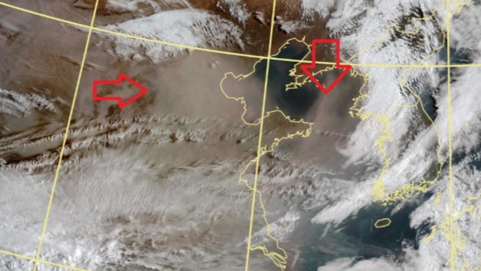 鄭明典指出大陸華北地區再面臨一波沙塵暴。（圖／翻攝自鄭明典臉書）