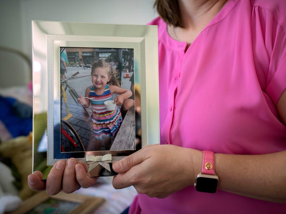 Jessica Hart holds up a photo of her daughter Allie.