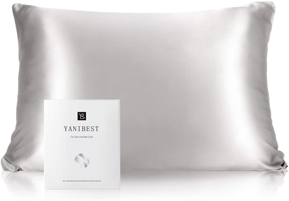 Yanibest Silk Pillowcase. Image via Amazon