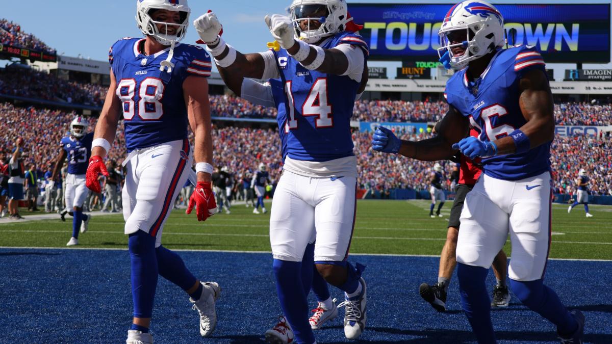 Diggs scores 3 TDs for Bills in 41-7 rout of Titans