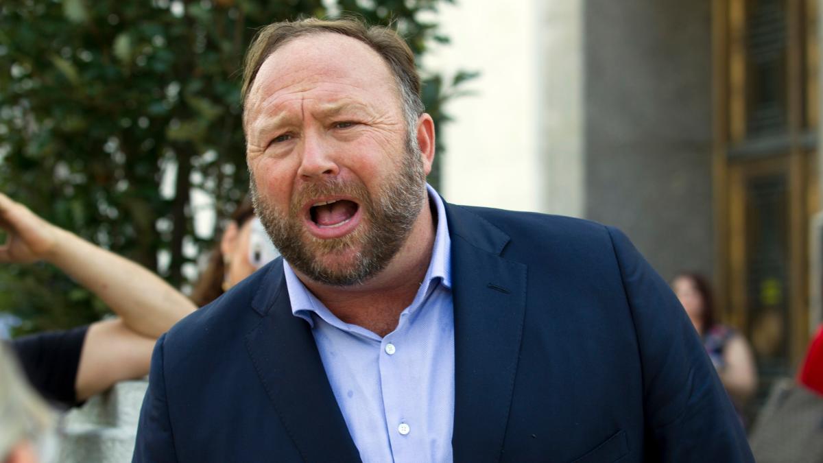 Google Removes Infowars Android App From Online Store Over Coronavirus