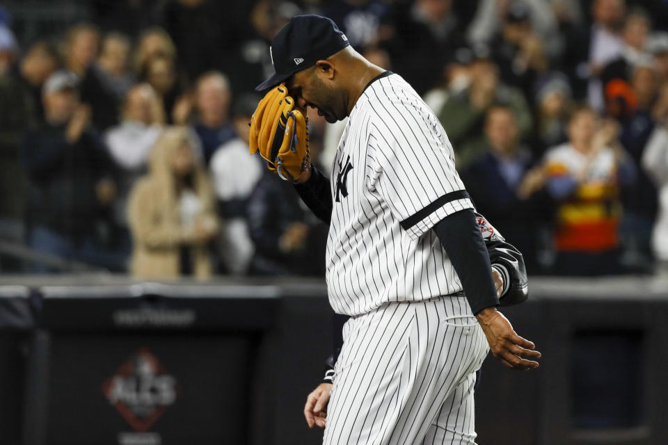 El pitcher CC Sabathia de los Yanquis de Nueva York se retira del montículo durante el octavo inning del cuarto juego ante los Astros de Houston en la serie de campeonato de la Liga Americana, el jueves 17 de octubre de 2019. (AP Foto/Matt Slocum)