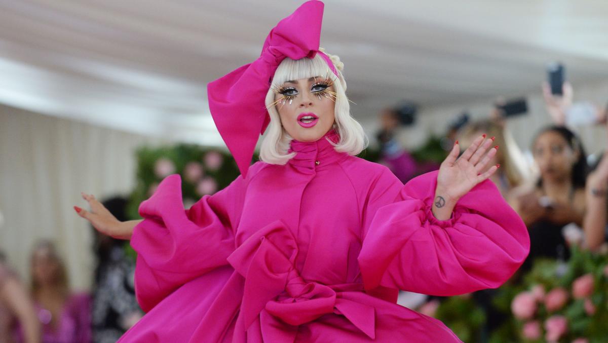 Lady Gaga Is Pretty In Pink As Bridesmaid For Best Friend's Wedding