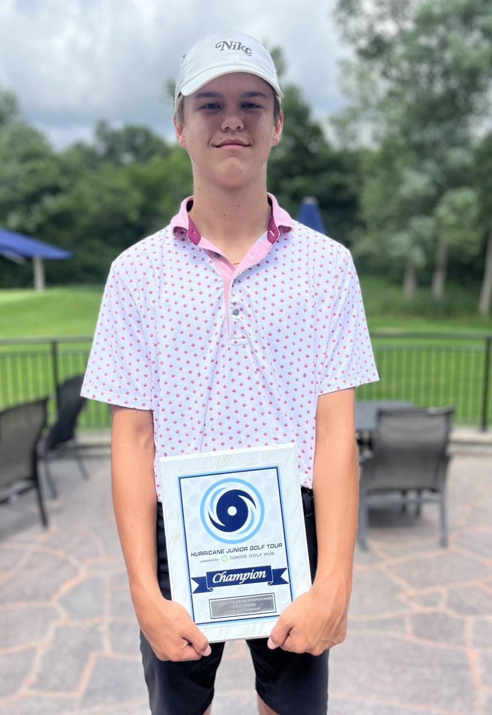 Max Vanoy de Newark Catholic recientemente ganó un campeonato Hurricane Junior Golf Tour.