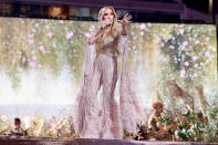 <p>Im Mai 2021 trat Jennifer Lopez beim Global Citizen VAX LIVE: The Concert To Reunite The World auf. Ihr Bühnenoutfit war von Zuhair Murad – schon öfter wurde die Sängerin in Kreationen des Designhauses gesichtet. (Bild: Emma McIntyre/Getty Images for Global Citizen VAX LIVE)</p> 