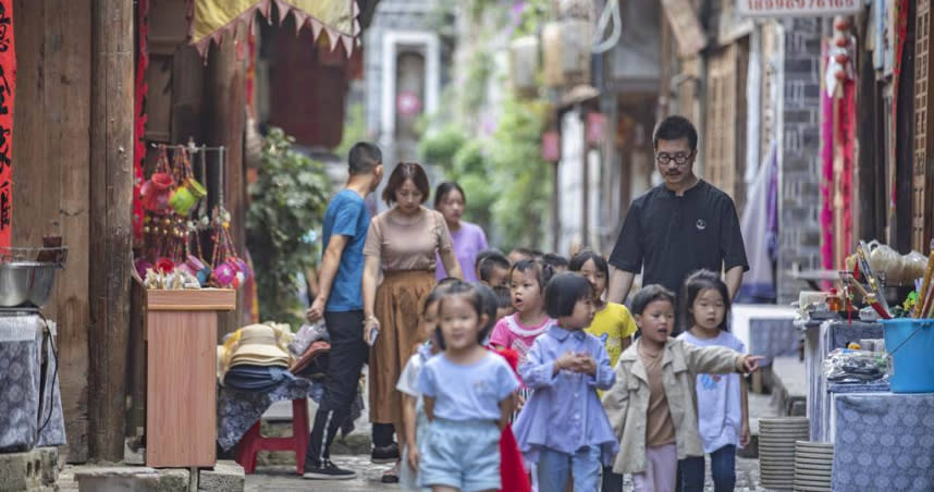 大陸澎湃新聞·23日報導，中國大陸大城市人口「餘額」開始告急了。（示意圖，新華社）