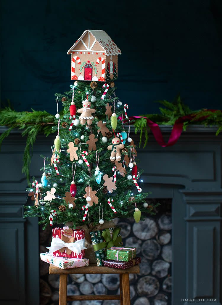 23) Gingerbread Christmas Tree