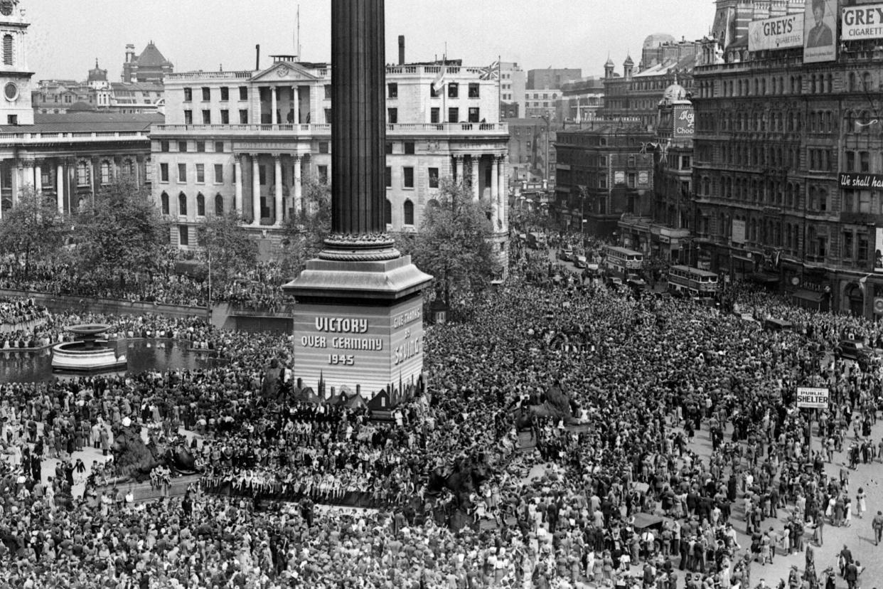 Thousands gather in Trafalgar Sqaure to mark VE-Day: PA