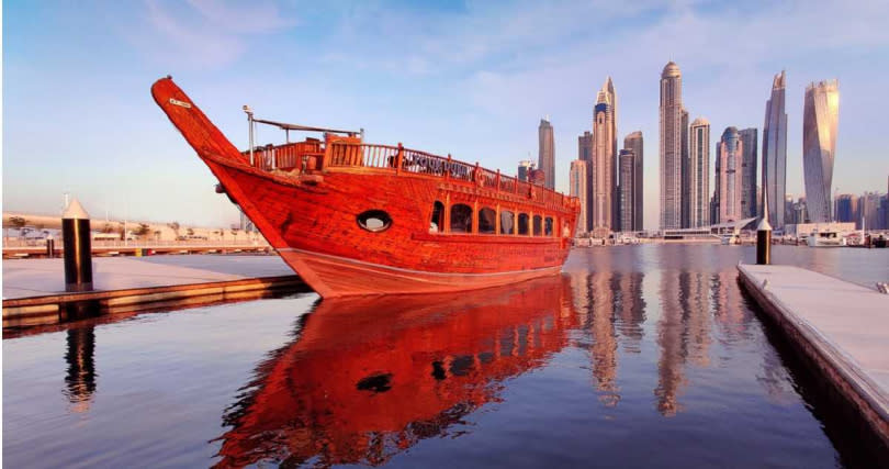 在5月使用My Emirates Summer Pass可免費搭乘杜拜碼頭郵輪，從阿拉伯灣欣賞天際線美景。（圖／阿聯酋航空提供）