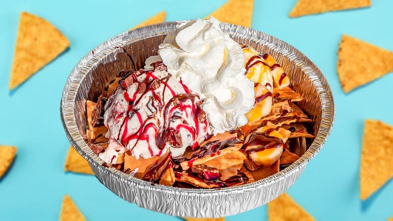 Banana split nachos in pie tin