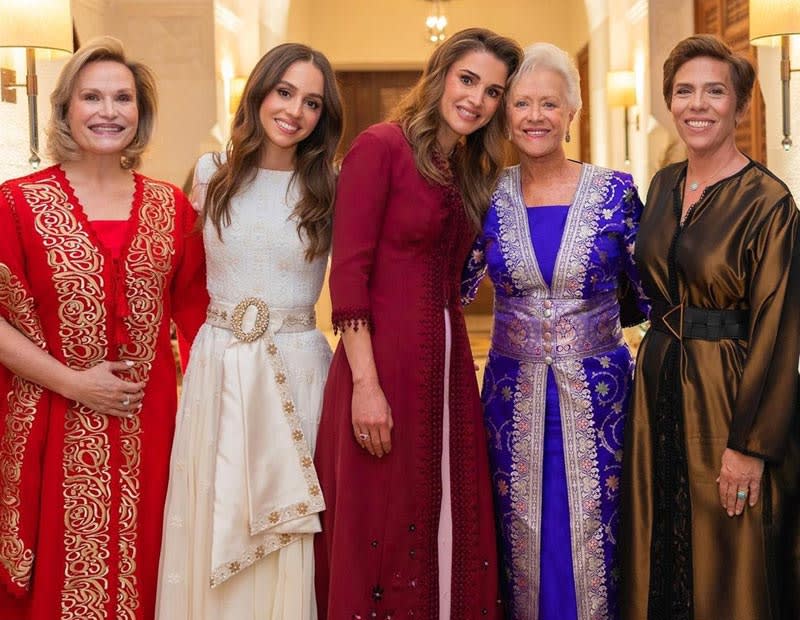 Rania de Jordania, Iman de Jordania y la princesa Muna 
