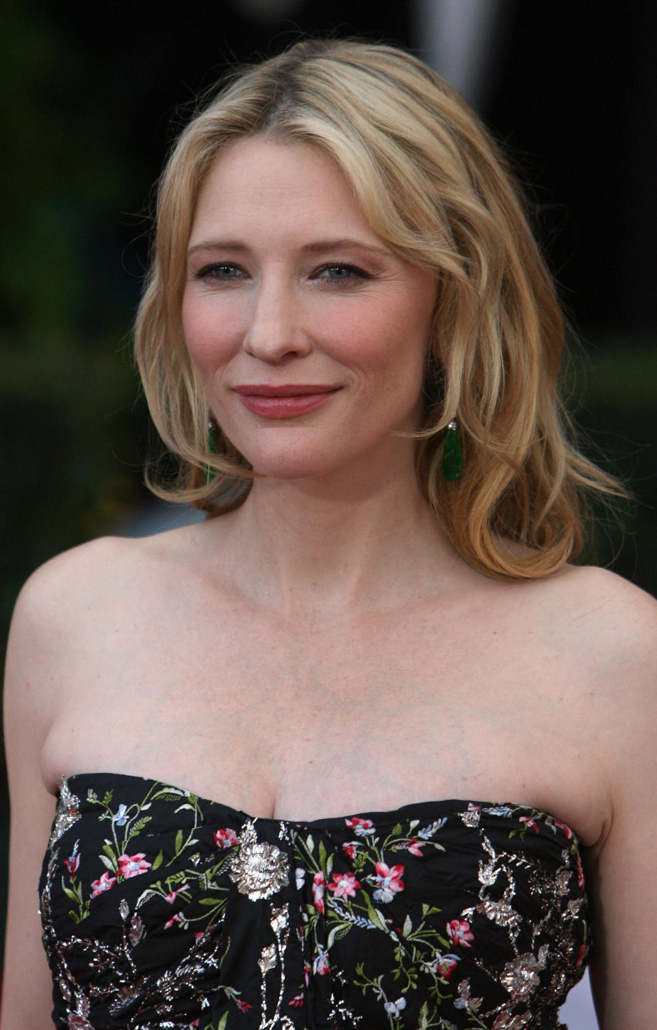 <p>Cate Blanchett arrives on the red carpet for the 14th Screen Actors Guild Awards at the Shine Auditorium in Los Angeles. (Photo: Gabriel Bouys/AFP/Getty Images) </p>