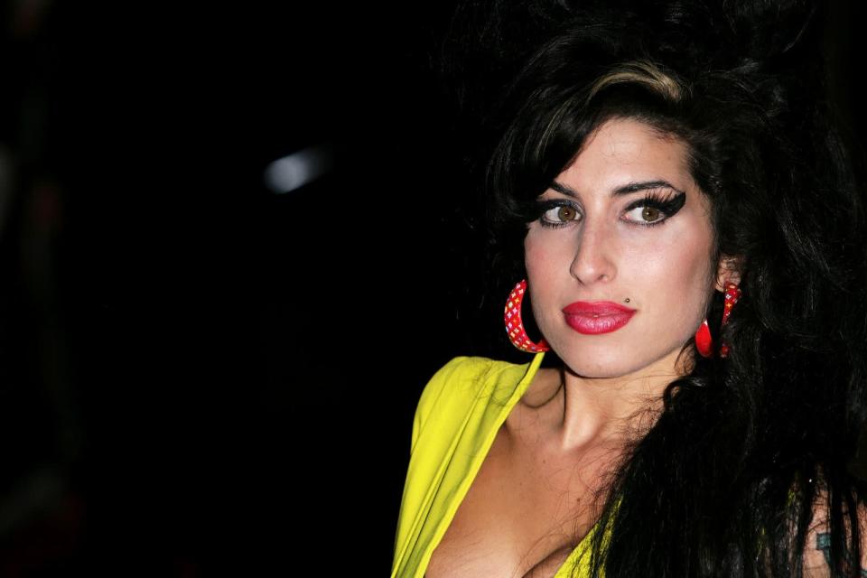 Der letzte besonders prominente Neuzugang im "Club 27": Als am 23. Juli 2011 die Nachricht vom Tode Amy Winehouse' die Runde machte, nahm die ganze Welt Anteil. Eine wirkliche Überraschung war ihr vorzeitiges Ableben aber nicht. (Bild: Getty Images/Gareth Cattermole)